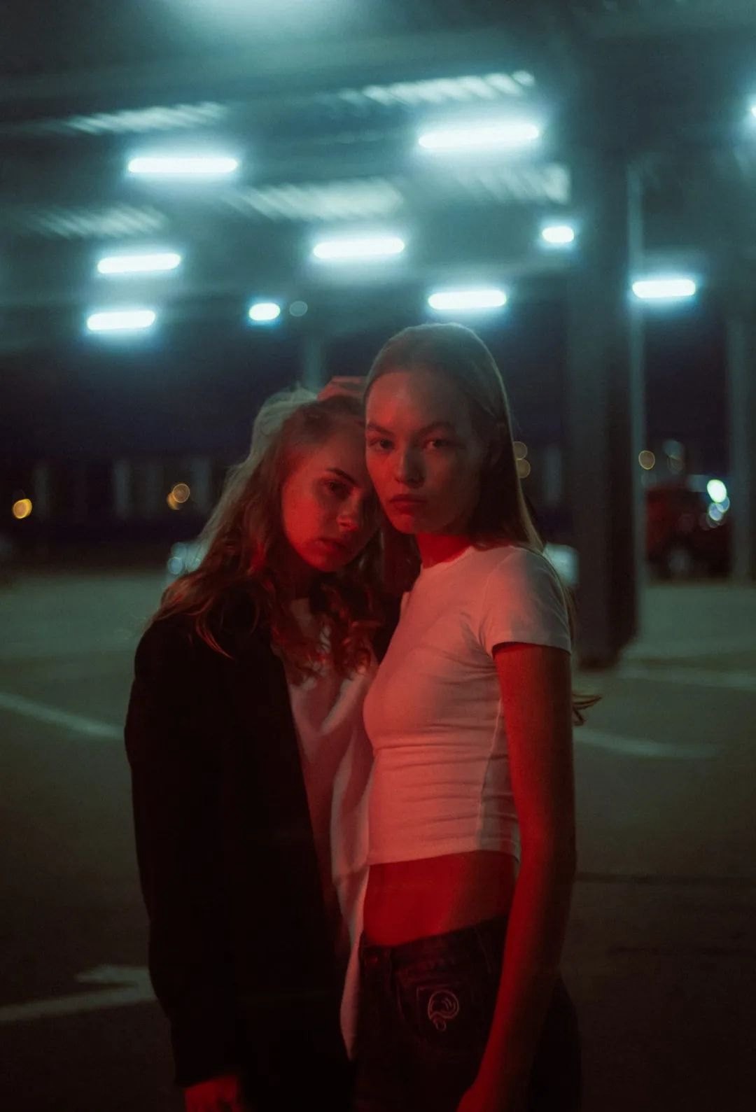 俄罗斯大神Polina Washington出品橙色色调颗粒质感霓虹效果肖像照片调色Lightroom预设 Polina Washington – PWxMXSMNV Preset Pack 插件预设 第16张-素材湾丨精选海外优质设计素材资源 俄罗斯大神Polina Washington出品橙色色调颗粒质感霓虹效果肖像照片调色Lightroom预设 Polina Washington – PWxMXSMNV Preset Pack 插件预设 sucaiwan.com