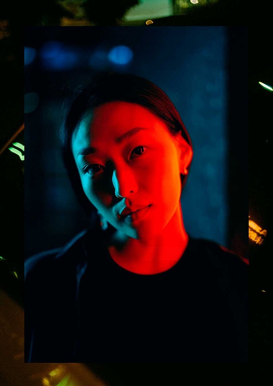 俄罗斯大神Polina Washington出品橙色色调颗粒质感霓虹效果肖像照片调色Lightroom预设 Polina Washington – PWxMXSMNV Preset Pack 插件预设 第2张-素材湾丨精选海外优质设计素材资源 俄罗斯大神Polina Washington出品橙色色调颗粒质感霓虹效果肖像照片调色Lightroom预设 Polina Washington – PWxMXSMNV Preset Pack 插件预设 sucaiwan.com