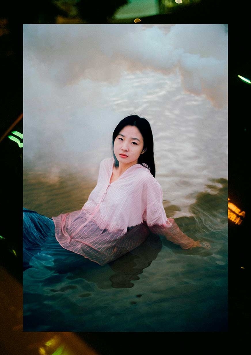 俄罗斯大神Polina Washington出品橙色色调颗粒质感霓虹效果肖像照片调色Lightroom预设 Polina Washington – PWxMXSMNV Preset Pack 插件预设 第4张-素材湾丨精选海外优质设计素材资源 俄罗斯大神Polina Washington出品橙色色调颗粒质感霓虹效果肖像照片调色Lightroom预设 Polina Washington – PWxMXSMNV Preset Pack 插件预设 sucaiwan.com