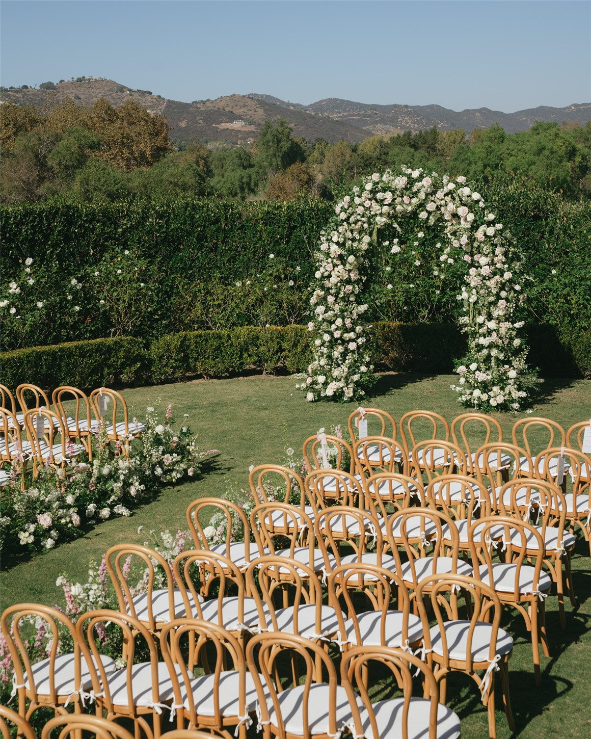 LR预设:梦幻情怀怀旧电影感永恒婚礼摄影照片调色Lightroom预设 Ria Georgia - The Nostalgia Pack Lightroom Classic Presets 插件预设 第6张-素材湾丨精选海外优质设计素材资源 LR预设:梦幻情怀怀旧电影感永恒婚礼摄影照片调色Lightroom预设 Ria Georgia - The Nostalgia Pack Lightroom Classic Presets 插件预设 sucaiwan.com