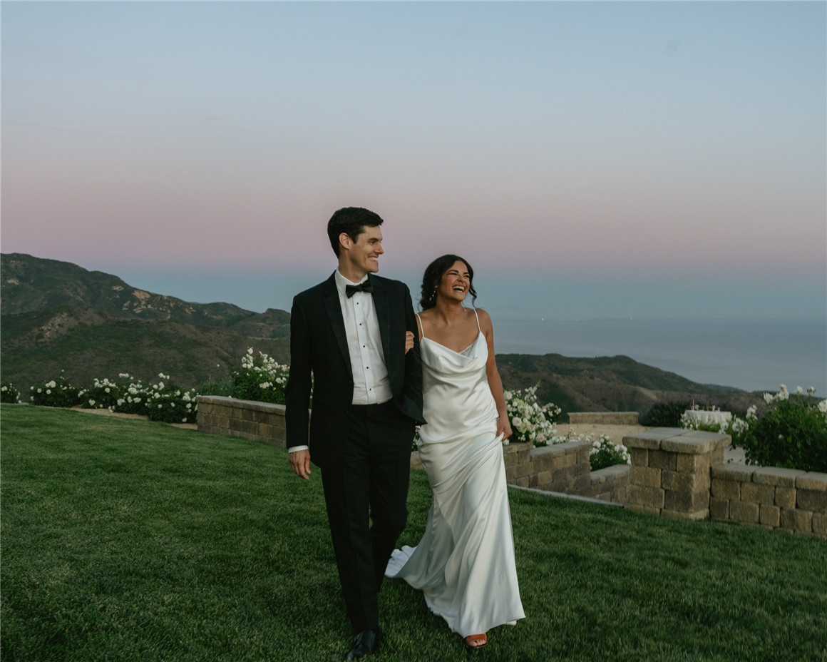 LR预设:梦幻情怀怀旧电影感永恒婚礼摄影照片调色Lightroom预设 Ria Georgia - The Nostalgia Pack Lightroom Classic Presets 插件预设 第8张-素材湾丨精选海外优质设计素材资源 LR预设:梦幻情怀怀旧电影感永恒婚礼摄影照片调色Lightroom预设 Ria Georgia - The Nostalgia Pack Lightroom Classic Presets 插件预设 sucaiwan.com