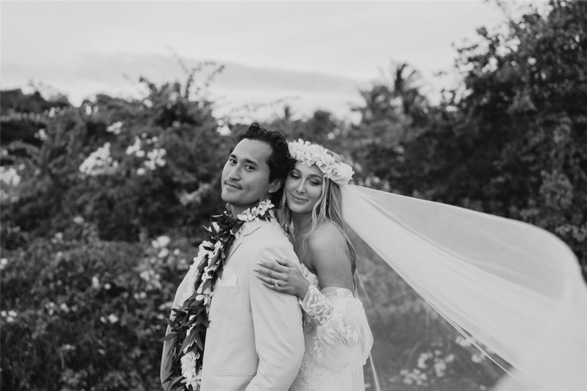 LR预设:梦幻情怀怀旧电影感永恒婚礼摄影照片调色Lightroom预设 Ria Georgia - The Nostalgia Pack Lightroom Classic Presets 插件预设 第13张-素材湾丨精选海外优质设计素材资源 LR预设:梦幻情怀怀旧电影感永恒婚礼摄影照片调色Lightroom预设 Ria Georgia - The Nostalgia Pack Lightroom Classic Presets 插件预设 sucaiwan.com