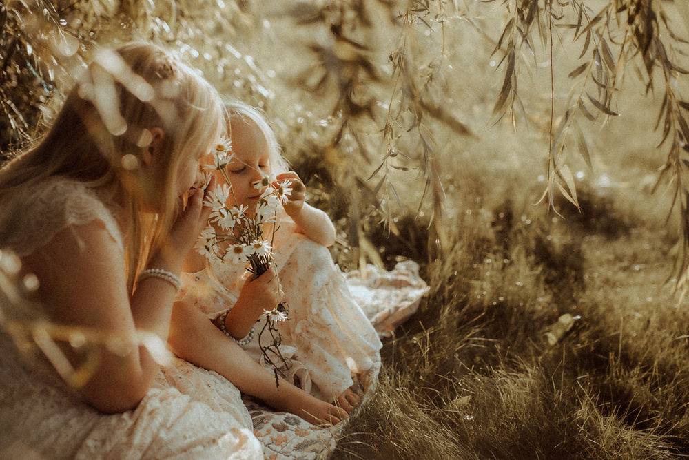 复古华丽北欧风暖金棕色调怀旧梦幻家庭生活照片调色Lightroom预设 Annie Nelson – The Betsy Collections 插件预设 第5张-素材湾丨精选海外优质设计素材资源 复古华丽北欧风暖金棕色调怀旧梦幻家庭生活照片调色Lightroom预设 Annie Nelson – The Betsy Collections 插件预设 sucaiwan.com