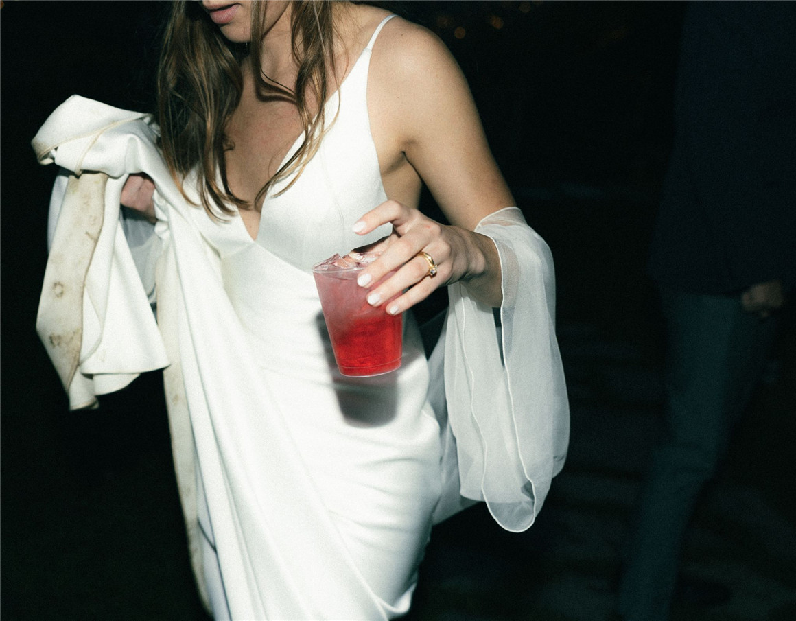 复古忧郁极光绿冷暖混合色调婚礼旅拍Lightroom调色预设 Tess Gearhart - THE IVY PRESET PACK , 第5张-素材湾丨精选海外优质设计素材资源 复古忧郁极光绿冷暖混合色调婚礼旅拍Lightroom调色预设 Tess Gearhart - THE IVY PRESET PACK , sucaiwan.com