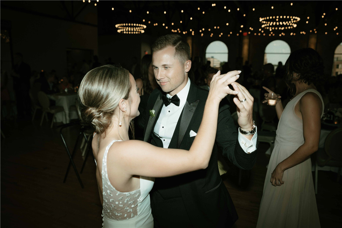 复古忧郁极光绿冷暖混合色调婚礼旅拍Lightroom调色预设 Tess Gearhart - THE IVY PRESET PACK , 第7张-素材湾丨精选海外优质设计素材资源 复古忧郁极光绿冷暖混合色调婚礼旅拍Lightroom调色预设 Tess Gearhart - THE IVY PRESET PACK , sucaiwan.com