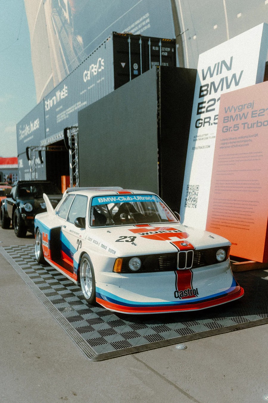 CRAWAT 35MM FILM LOOK PRESETS 13个复古35mm胶片模拟颗粒人文扫街自然风光人像汽车摄影Lightroom预设包 , 第9张-素材湾丨精选海外优质设计素材资源 CRAWAT 35MM FILM LOOK PRESETS 13个复古35mm胶片模拟颗粒人文扫街自然风光人像汽车摄影Lightroom预设包 , sucaiwan.com