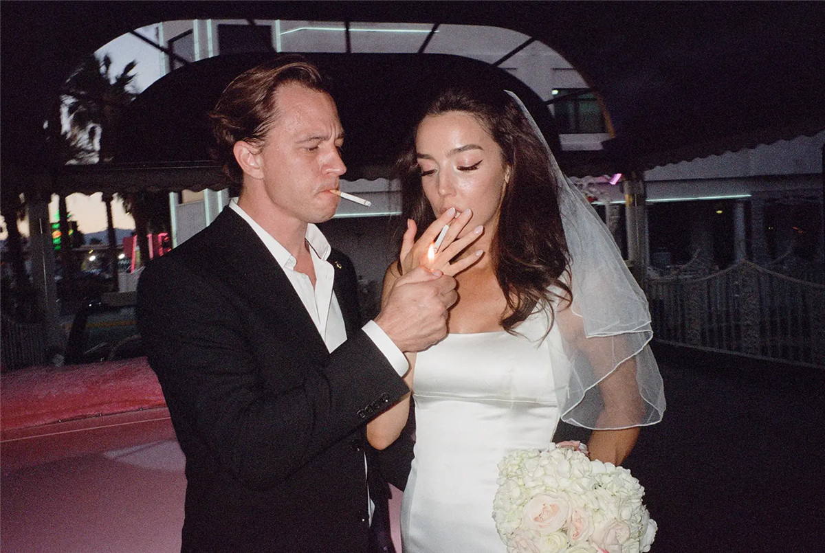 Meridian Cara Mia Aurora 80种梦幻全息美感棱镜霓虹色北极光折射叠加效果LR预设 , 第6张-素材湾丨精选海外优质设计素材资源 Meridian Cara Mia Aurora 80种梦幻全息美感棱镜霓虹色北极光折射叠加效果LR预设 , sucaiwan.com