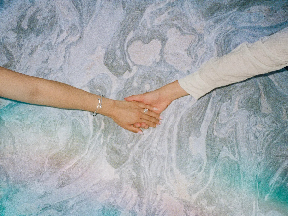 Meridian Cara Mia Aurora 80种梦幻全息美感棱镜霓虹色北极光折射叠加效果LR预设 , 第13张-素材湾丨精选海外优质设计素材资源 Meridian Cara Mia Aurora 80种梦幻全息美感棱镜霓虹色北极光折射叠加效果LR预设 , sucaiwan.com