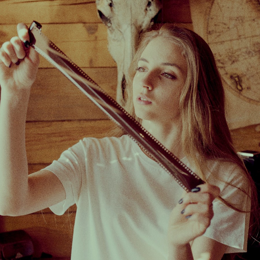 复古怀旧电影质感富士Eterna 500胶片仿真模拟颗粒效果视频调色LUT预设 Analogica Lab – FujiFilm ETERNA 500 插件预设 第8张-素材湾丨精选海外优质设计素材资源 复古怀旧电影质感富士Eterna 500胶片仿真模拟颗粒效果视频调色LUT预设 Analogica Lab – FujiFilm ETERNA 500 插件预设 sucaiwan.com