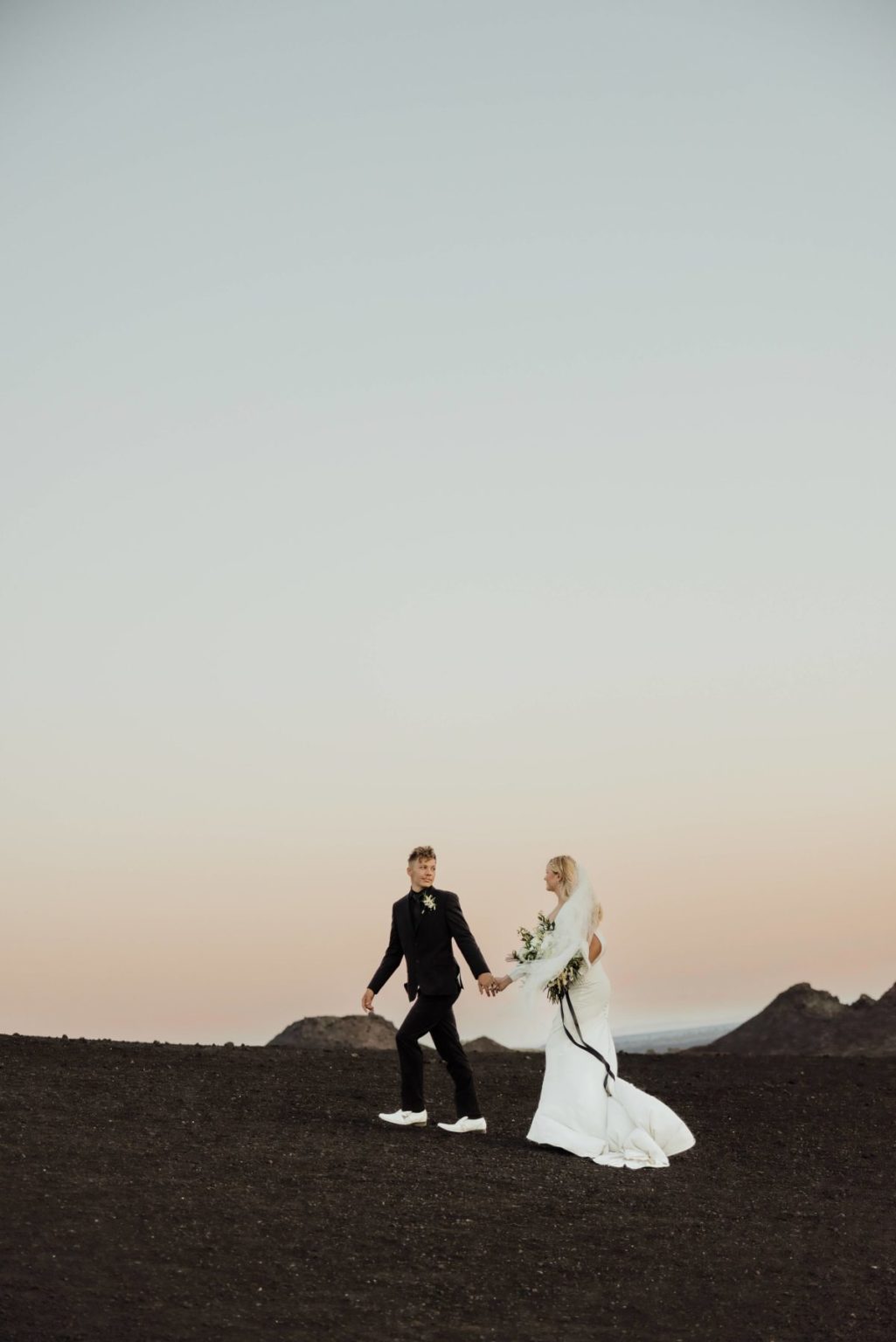 永恒经典黑白色亮色奶油乳白色婚礼摄影照片调色Lightroom预设 Kennedy Kiarra Presets 插件预设 sucaiwan.com