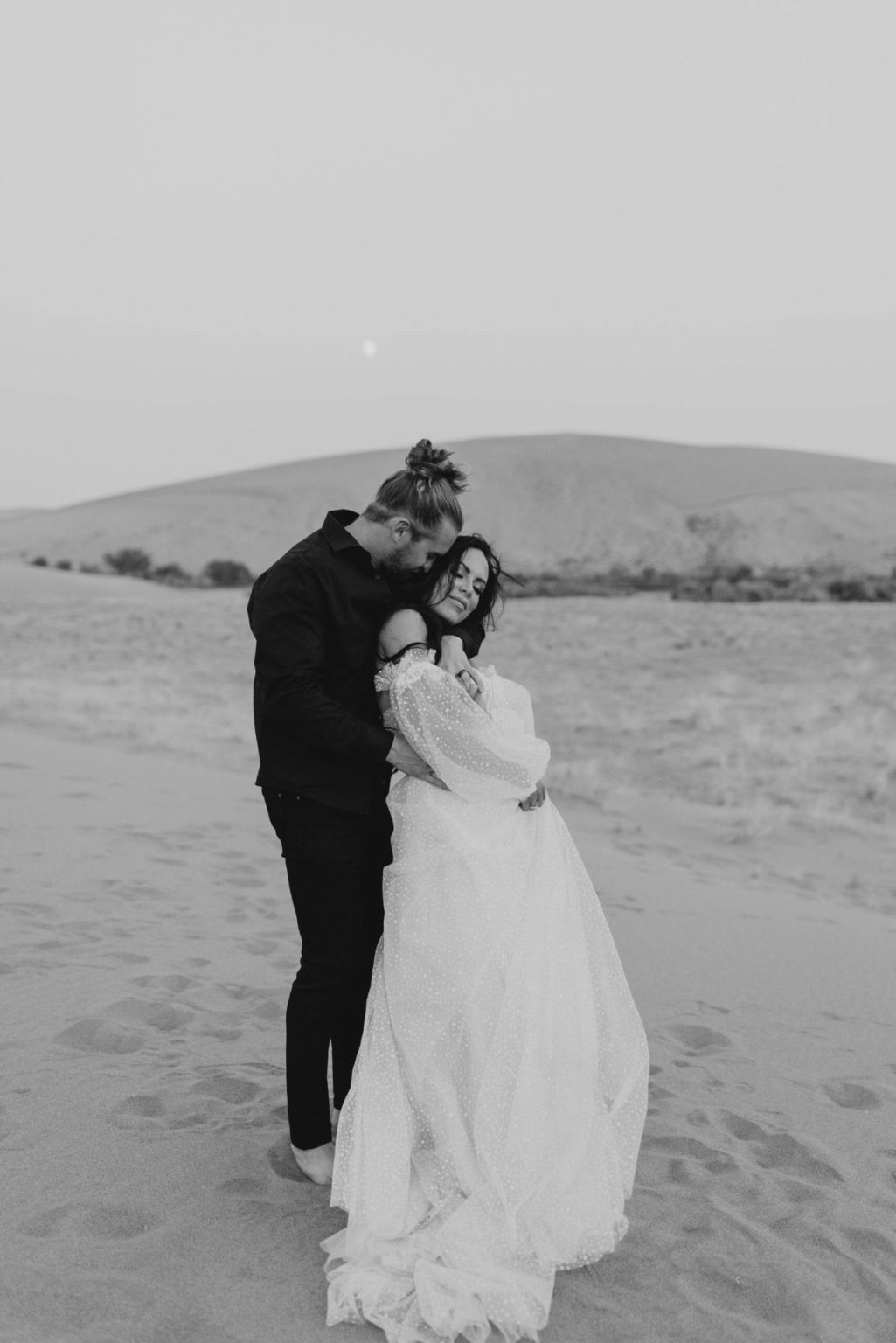 永恒经典黑白色亮色奶油乳白色婚礼摄影照片调色Lightroom预设 Kennedy Kiarra Presets 插件预设 sucaiwan.com