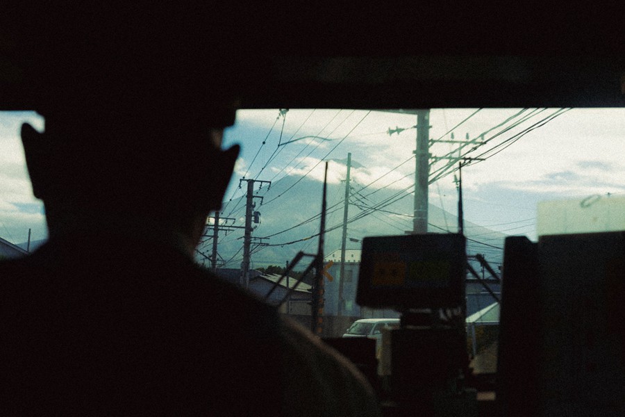 LR预设:30个富士胶片模拟城市人文扫街风光人像摄影后期Lightroom预设 Roman Fox/Snaps By Foxy 2024 Presets 插件预设 第3张-素材湾丨精选海外优质设计素材资源 LR预设:30个富士胶片模拟城市人文扫街风光人像摄影后期Lightroom预设 Roman Fox/Snaps By Foxy 2024 Presets 插件预设 sucaiwan.com