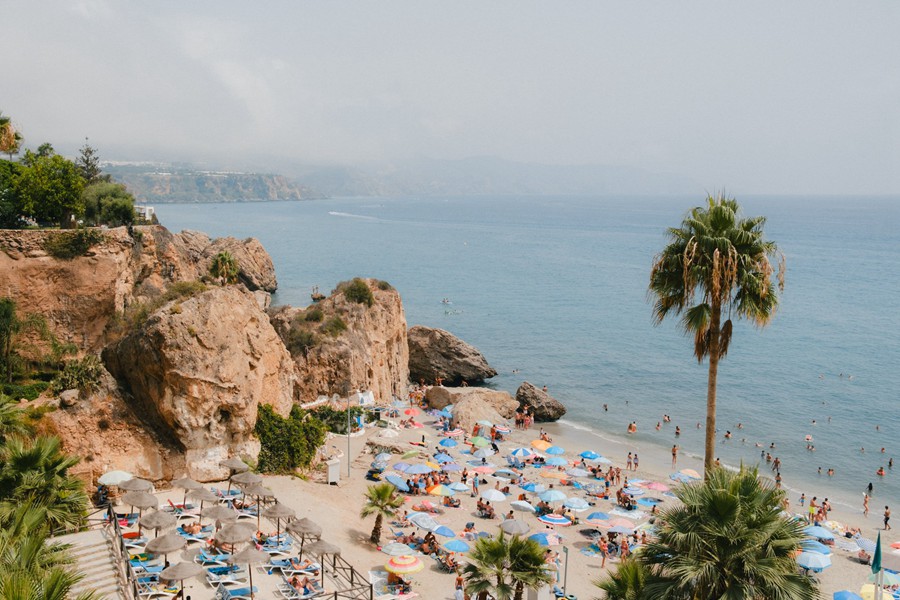 LR预设:30个富士胶片模拟城市人文扫街风光人像摄影后期Lightroom预设 Roman Fox/Snaps By Foxy 2024 Presets 插件预设 第7张-素材湾丨精选海外优质设计素材资源 LR预设:30个富士胶片模拟城市人文扫街风光人像摄影后期Lightroom预设 Roman Fox/Snaps By Foxy 2024 Presets 插件预设 sucaiwan.com