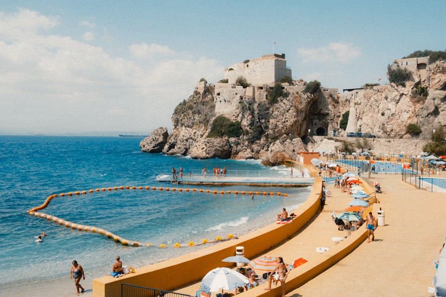 LR预设:30个富士胶片模拟城市人文扫街风光人像摄影后期Lightroom预设 Roman Fox/Snaps By Foxy 2024 Presets 插件预设 第10张-素材湾丨精选海外优质设计素材资源 LR预设:30个富士胶片模拟城市人文扫街风光人像摄影后期Lightroom预设 Roman Fox/Snaps By Foxy 2024 Presets 插件预设 sucaiwan.com