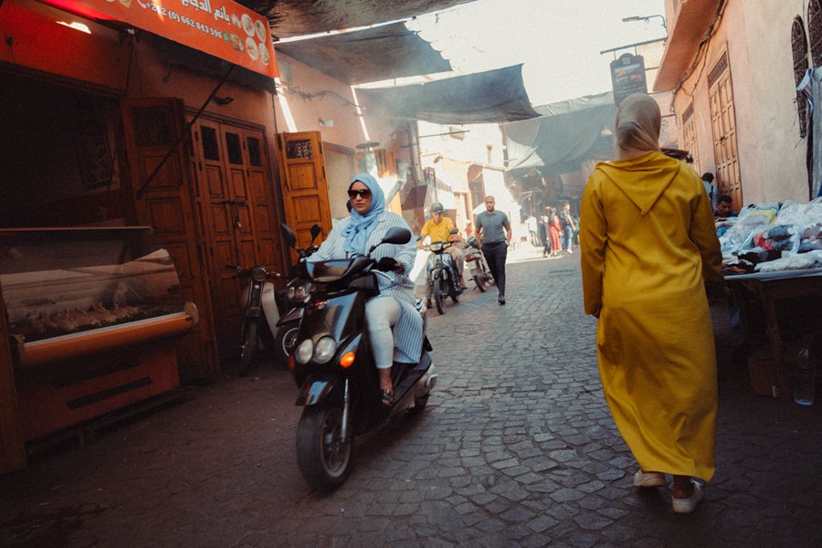 LR预设:30个富士胶片模拟城市人文扫街风光人像摄影后期Lightroom预设 Roman Fox/Snaps By Foxy 2024 Presets 插件预设 第12张-素材湾丨精选海外优质设计素材资源 LR预设:30个富士胶片模拟城市人文扫街风光人像摄影后期Lightroom预设 Roman Fox/Snaps By Foxy 2024 Presets 插件预设 sucaiwan.com