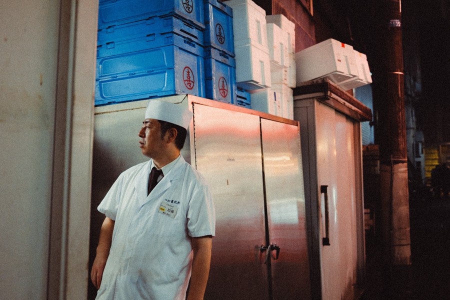 LR预设:30个富士胶片模拟城市人文扫街风光人像摄影后期Lightroom预设 Roman Fox/Snaps By Foxy 2024 Presets 插件预设 第11张-素材湾丨精选海外优质设计素材资源 LR预设:30个富士胶片模拟城市人文扫街风光人像摄影后期Lightroom预设 Roman Fox/Snaps By Foxy 2024 Presets 插件预设 sucaiwan.com