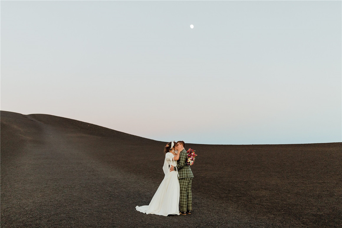 复古怀旧奶油色朦胧美学婚礼旅拍人像摄影LR调色预设 Kennedy Kiarra Presets 插件预设 第5张-素材湾丨精选海外优质设计素材资源 复古怀旧奶油色朦胧美学婚礼旅拍人像摄影LR调色预设 Kennedy Kiarra Presets 插件预设 sucaiwan.com