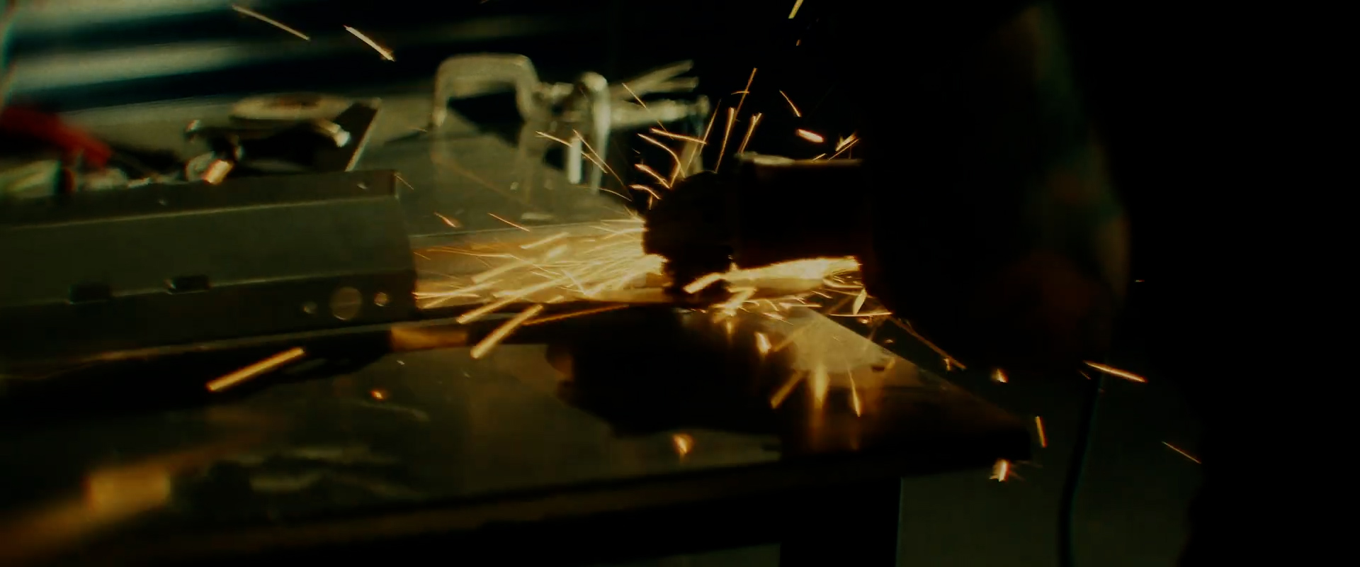 PALINOIA SAUCE 2022 POWERGRADE 好莱坞复古电影美学颗粒光晕旅拍摄影色彩分级达芬奇调色节点 插件预设 第6张-素材湾丨精选海外优质设计素材资源 PALINOIA SAUCE 2022 POWERGRADE 好莱坞复古电影美学颗粒光晕旅拍摄影色彩分级达芬奇调色节点 插件预设 sucaiwan.com