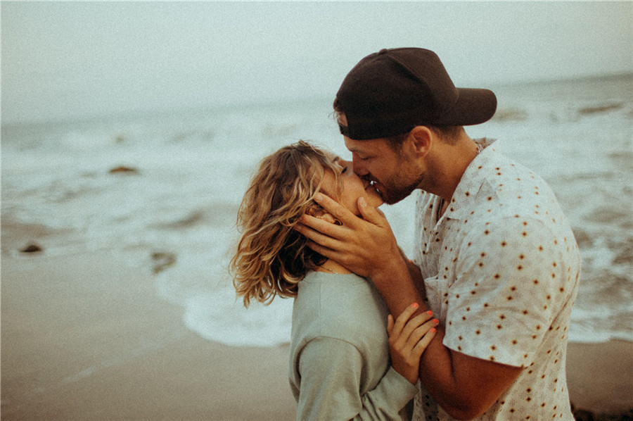 复古情绪氛围美学胶片颗粒感人像旅拍摄影色彩分级Lightroom调色预设 Authentic love: Pack 3 , sucaiwan.com