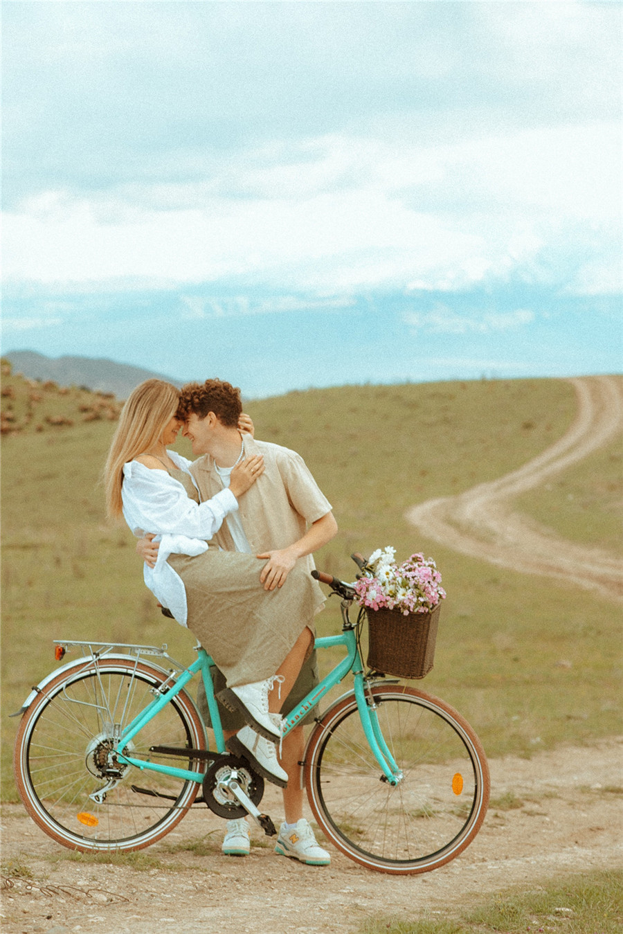 复古情绪氛围美学胶片颗粒感人像旅拍摄影色彩分级Lightroom调色预设 Authentic love: Pack 3 , sucaiwan.com