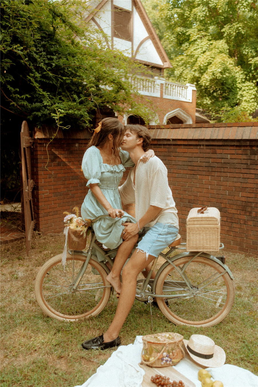 复古情绪氛围美学胶片颗粒感人像旅拍摄影色彩分级Lightroom调色预设 Authentic love: Pack 3 , sucaiwan.com