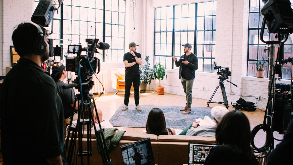 AOD - Art of Documentary - The Cinematic Eye 电影纪录片制作艺术电影之眼理论装备拍摄基础前期制作灯光摄影高级色彩视频教程 设计教程 第2张-素材湾丨精选海外优质设计素材资源 AOD - Art of Documentary - The Cinematic Eye 电影纪录片制作艺术电影之眼理论装备拍摄基础前期制作灯光摄影高级色彩视频教程 设计教程 sucaiwan.com