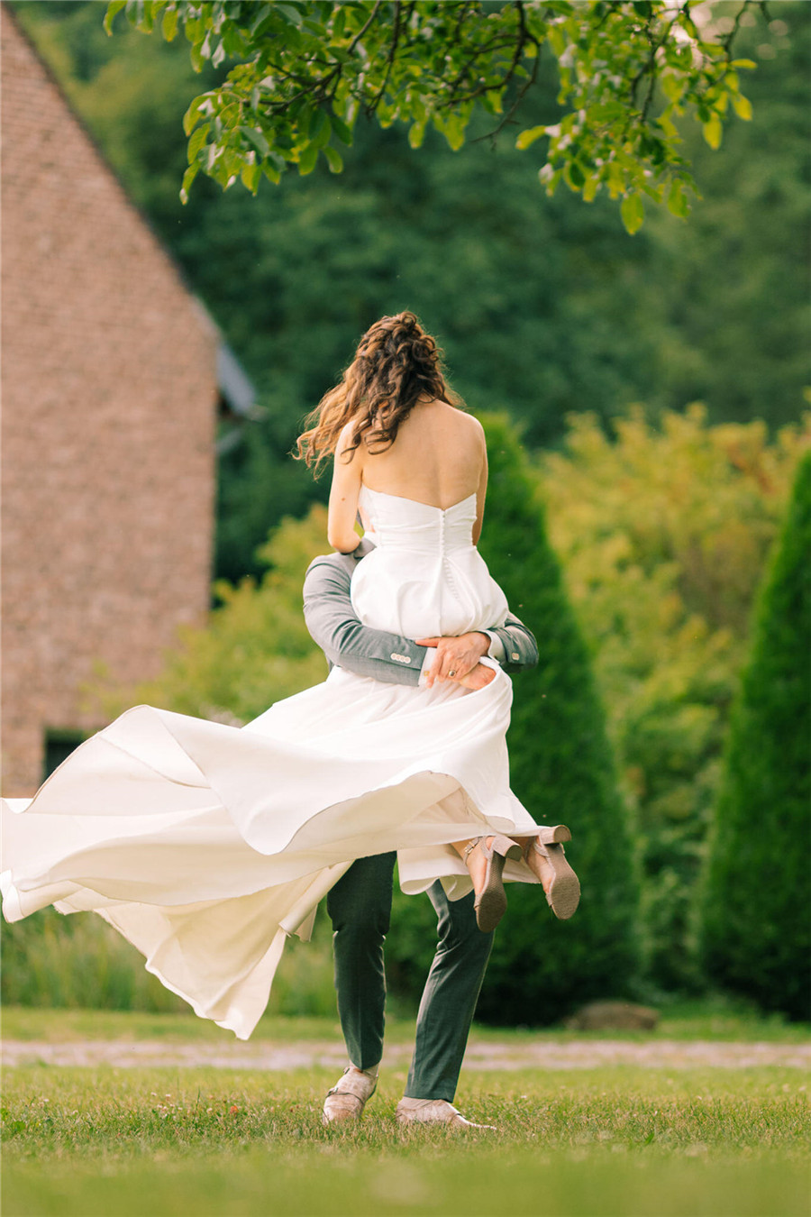 纯白永恒温暖富士胶片电影颗粒婚礼人像摄影LR调色预设 Sam eye am - Skin Presets , 第7张-素材湾丨精选海外优质设计素材资源 纯白永恒温暖富士胶片电影颗粒婚礼人像摄影LR调色预设 Sam eye am - Skin Presets , sucaiwan.com