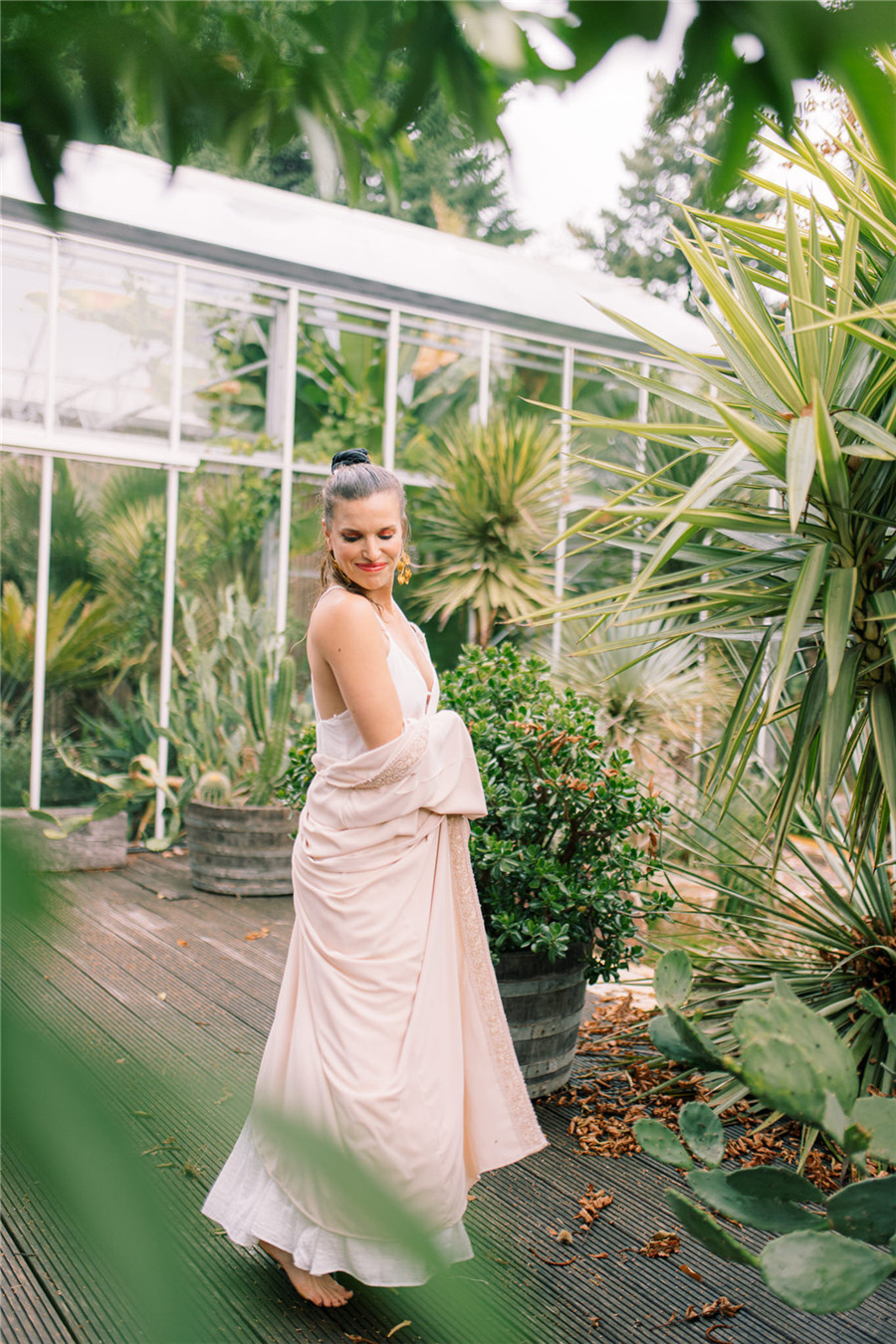 纯白永恒温暖富士胶片电影颗粒婚礼人像摄影LR调色预设 Sam eye am - Skin Presets , 第14张-素材湾丨精选海外优质设计素材资源 纯白永恒温暖富士胶片电影颗粒婚礼人像摄影LR调色预设 Sam eye am - Skin Presets , sucaiwan.com