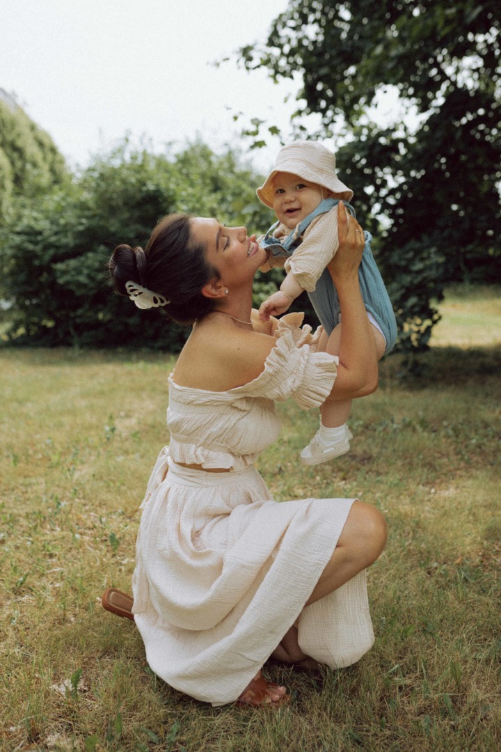 复古温馨氛围胶片颗粒感人像摄影色彩分级LR调色预设 Alina Galiullina -Old money presets pack 插件预设 第3张-素材湾丨精选海外优质设计素材资源 复古温馨氛围胶片颗粒感人像摄影色彩分级LR调色预设 Alina Galiullina -Old money presets pack 插件预设 sucaiwan.com