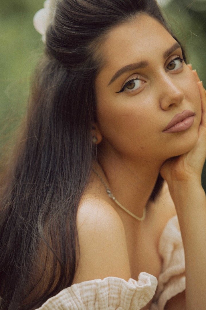 复古温馨氛围胶片颗粒感人像摄影色彩分级LR调色预设 Alina Galiullina -Old money presets pack 插件预设 第5张-素材湾丨精选海外优质设计素材资源 复古温馨氛围胶片颗粒感人像摄影色彩分级LR调色预设 Alina Galiullina -Old money presets pack 插件预设 sucaiwan.com