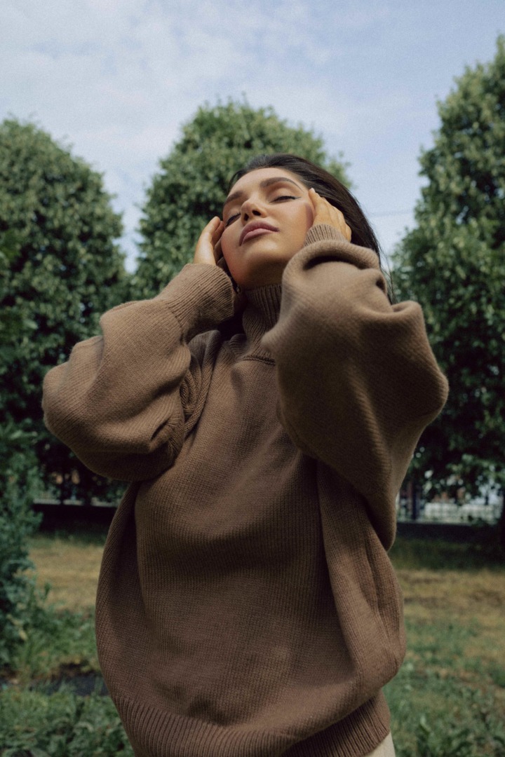 复古温馨氛围胶片颗粒感人像摄影色彩分级LR调色预设 Alina Galiullina -Old money presets pack 插件预设 第9张-素材湾丨精选海外优质设计素材资源 复古温馨氛围胶片颗粒感人像摄影色彩分级LR调色预设 Alina Galiullina -Old money presets pack 插件预设 sucaiwan.com