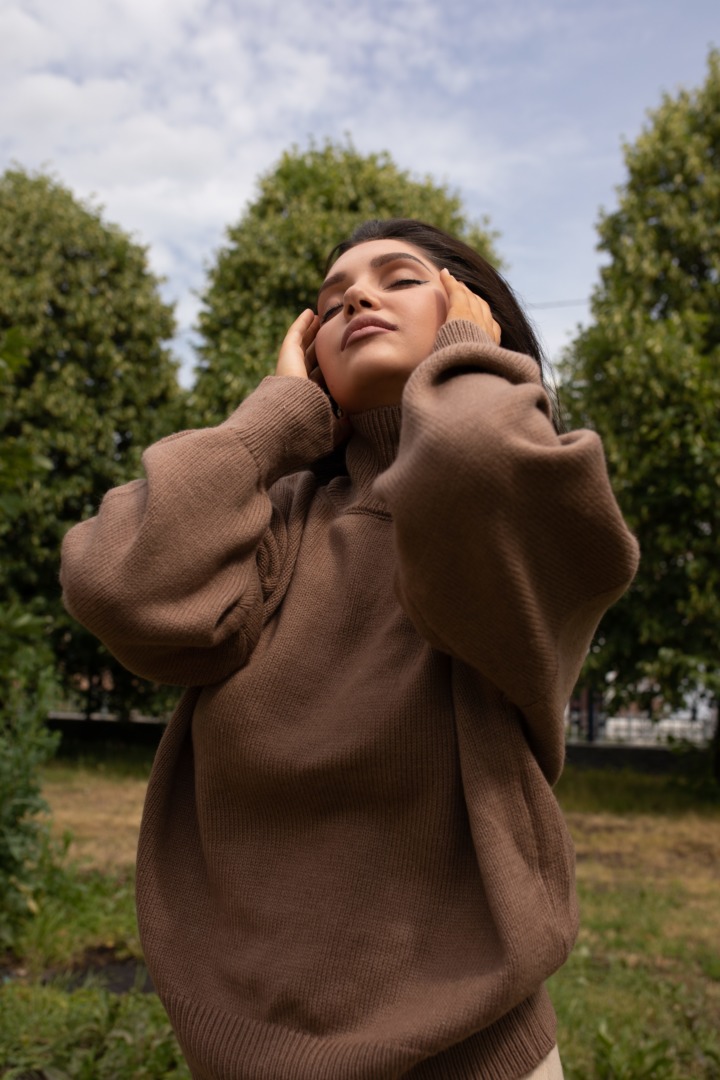 复古温馨氛围胶片颗粒感人像摄影色彩分级LR调色预设 Alina Galiullina -Old money presets pack 插件预设 第8张-素材湾丨精选海外优质设计素材资源 复古温馨氛围胶片颗粒感人像摄影色彩分级LR调色预设 Alina Galiullina -Old money presets pack 插件预设 sucaiwan.com