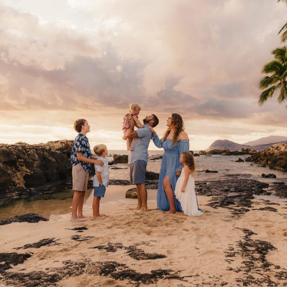 电影美学永恒胶片颗粒模拟暖色系家庭生活人物肖像照片调色Lightroom预设 SMAL – KINO PRESETS & PROFILES 插件预设 第14张-素材湾丨精选海外优质设计素材资源 电影美学永恒胶片颗粒模拟暖色系家庭生活人物肖像照片调色Lightroom预设 SMAL – KINO PRESETS & PROFILES 插件预设 sucaiwan.com