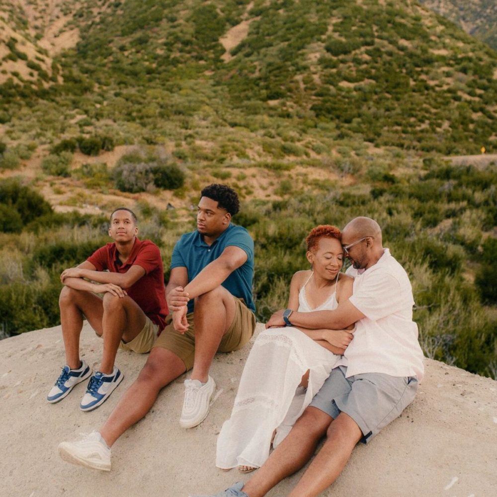 电影美学永恒胶片颗粒模拟暖色系家庭生活人物肖像照片调色Lightroom预设 SMAL – KINO PRESETS & PROFILES 插件预设 第15张-素材湾丨精选海外优质设计素材资源 电影美学永恒胶片颗粒模拟暖色系家庭生活人物肖像照片调色Lightroom预设 SMAL – KINO PRESETS & PROFILES 插件预设 sucaiwan.com