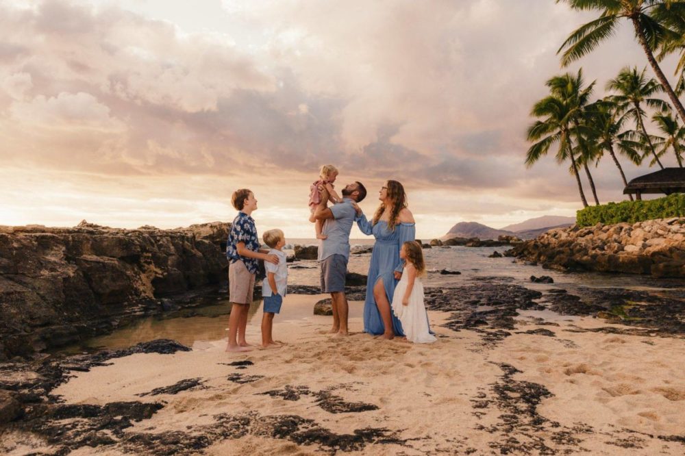 电影美学永恒胶片颗粒模拟暖色系家庭生活人物肖像照片调色Lightroom预设 SMAL – KINO PRESETS & PROFILES 插件预设 第24张-素材湾丨精选海外优质设计素材资源 电影美学永恒胶片颗粒模拟暖色系家庭生活人物肖像照片调色Lightroom预设 SMAL – KINO PRESETS & PROFILES 插件预设 sucaiwan.com