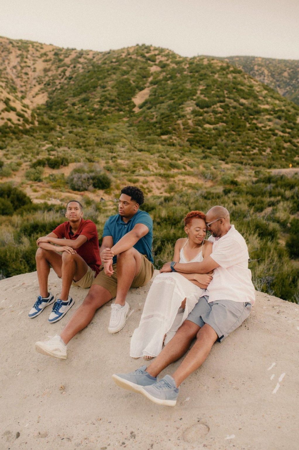 电影美学永恒胶片颗粒模拟暖色系家庭生活人物肖像照片调色Lightroom预设 SMAL – KINO PRESETS & PROFILES 插件预设 第34张-素材湾丨精选海外优质设计素材资源 电影美学永恒胶片颗粒模拟暖色系家庭生活人物肖像照片调色Lightroom预设 SMAL – KINO PRESETS & PROFILES 插件预设 sucaiwan.com