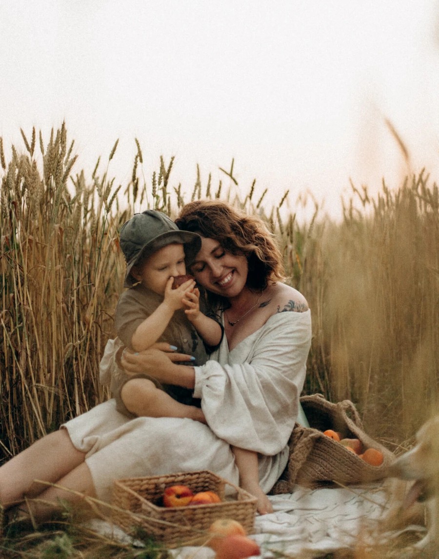 怀旧温暖色调胶片颗粒模拟家庭生活宝妈儿童亲子照摄影照片调色Lightroom预设 Mary Hikari – Descop Presets Pack 插件预设 sucaiwan.com