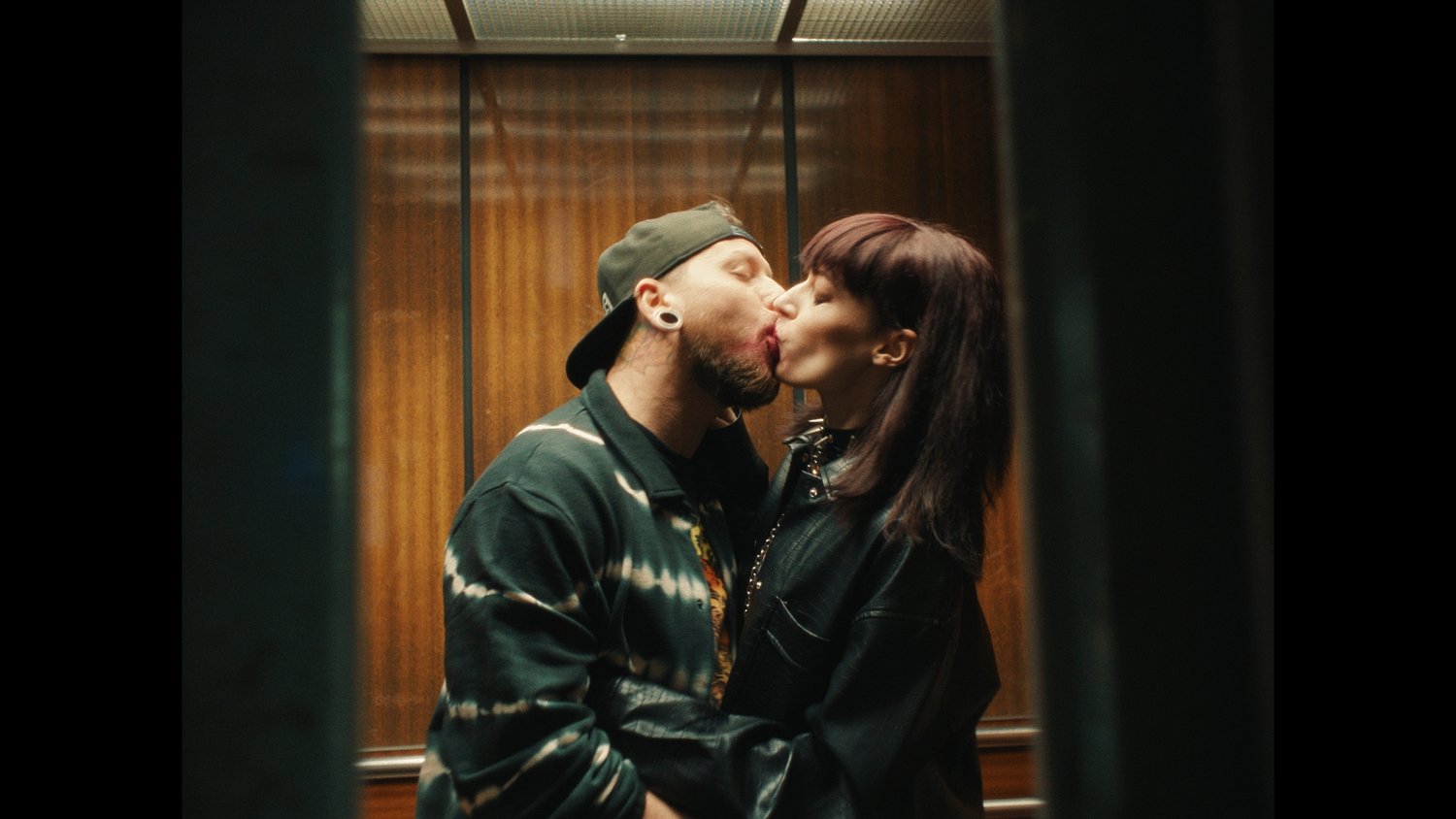 Juan Melara 达芬奇调色灵活的胶片模拟 - 新的FilmUnlimited PowerGrades Kodak 250D 和 Kodak 500T - Davinci、PR、FCPX 插件预设 第17张-素材湾丨精选海外优质设计素材资源 Juan Melara 达芬奇调色灵活的胶片模拟 - 新的FilmUnlimited PowerGrades Kodak 250D 和 Kodak 500T - Davinci、PR、FCPX 插件预设 sucaiwan.com