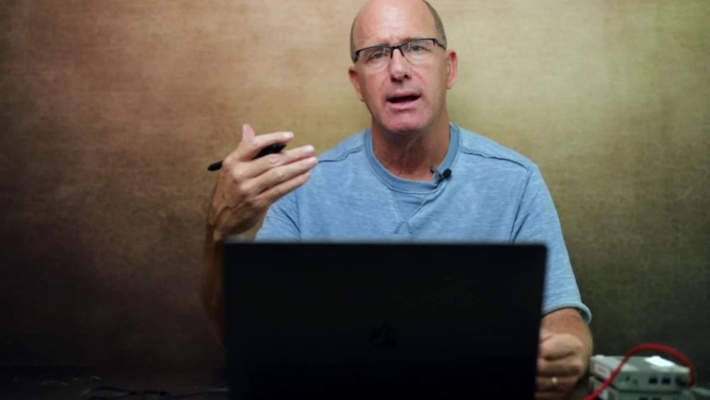 国外风格产品摄影照片后期修图视频教程 中英文字幕 Joel Grimes – Still Life Masterclass 设计教程 第18张-素材湾丨精选海外优质设计素材资源 国外风格产品摄影照片后期修图视频教程 中英文字幕 Joel Grimes – Still Life Masterclass 设计教程 sucaiwan.com