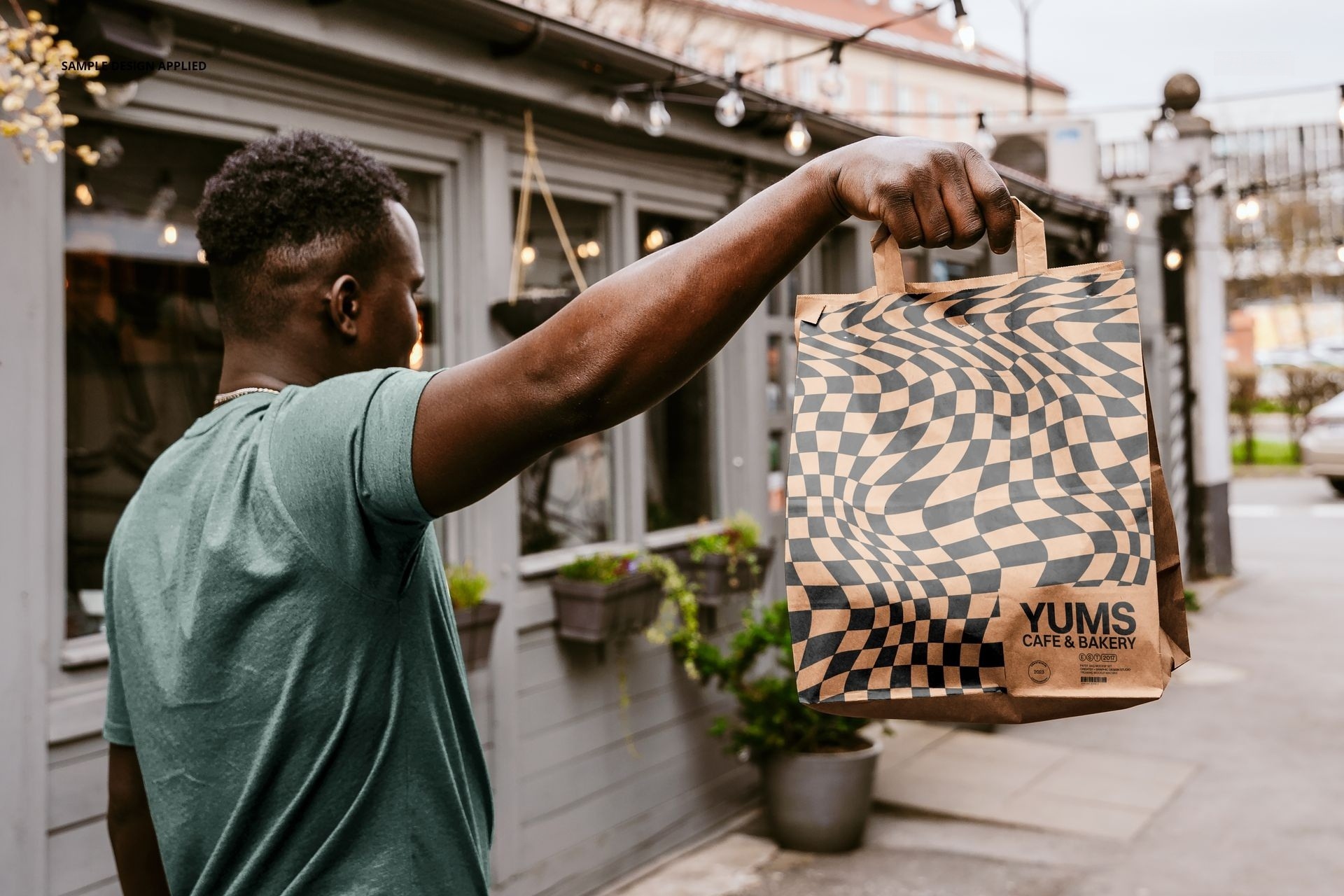 7款国外模特手持购物手提袋纸袋咖啡袋打包袋VI设计展示PS贴图样机MOCKUP模板素材 Paper Bag Mockup Set (outdoor) by Creatsy 样机素材 第4张-素材湾丨精选海外优质设计素材资源 7款国外模特手持购物手提袋纸袋咖啡袋打包袋VI设计展示PS贴图样机MOCKUP模板素材 Paper Bag Mockup Set (outdoor) by Creatsy 样机素材 sucaiwan.com