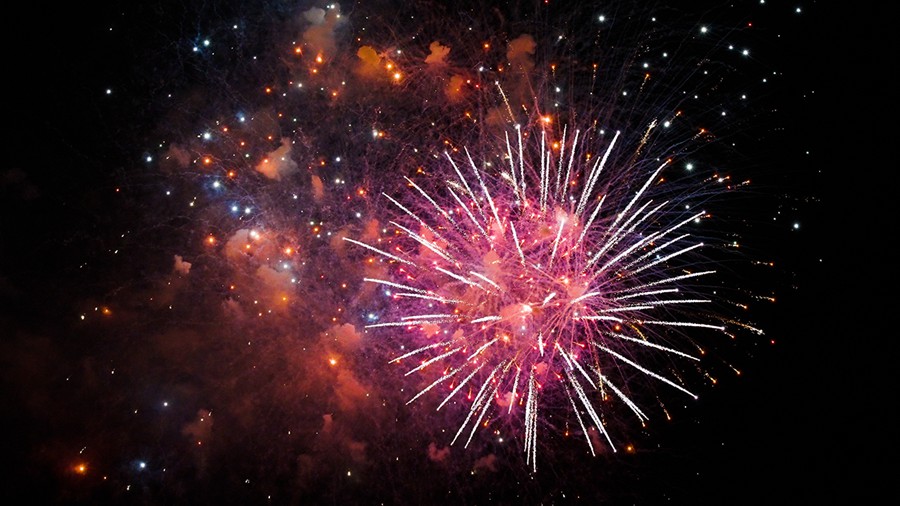 Artlist 4K ProRes超高清烟花表演新年跨年节日氛围视频素材+音效 Fireworks Display , 第3张-素材湾丨精选海外优质设计素材资源 Artlist 4K ProRes超高清烟花表演新年跨年节日氛围视频素材+音效 Fireworks Display , sucaiwan.com