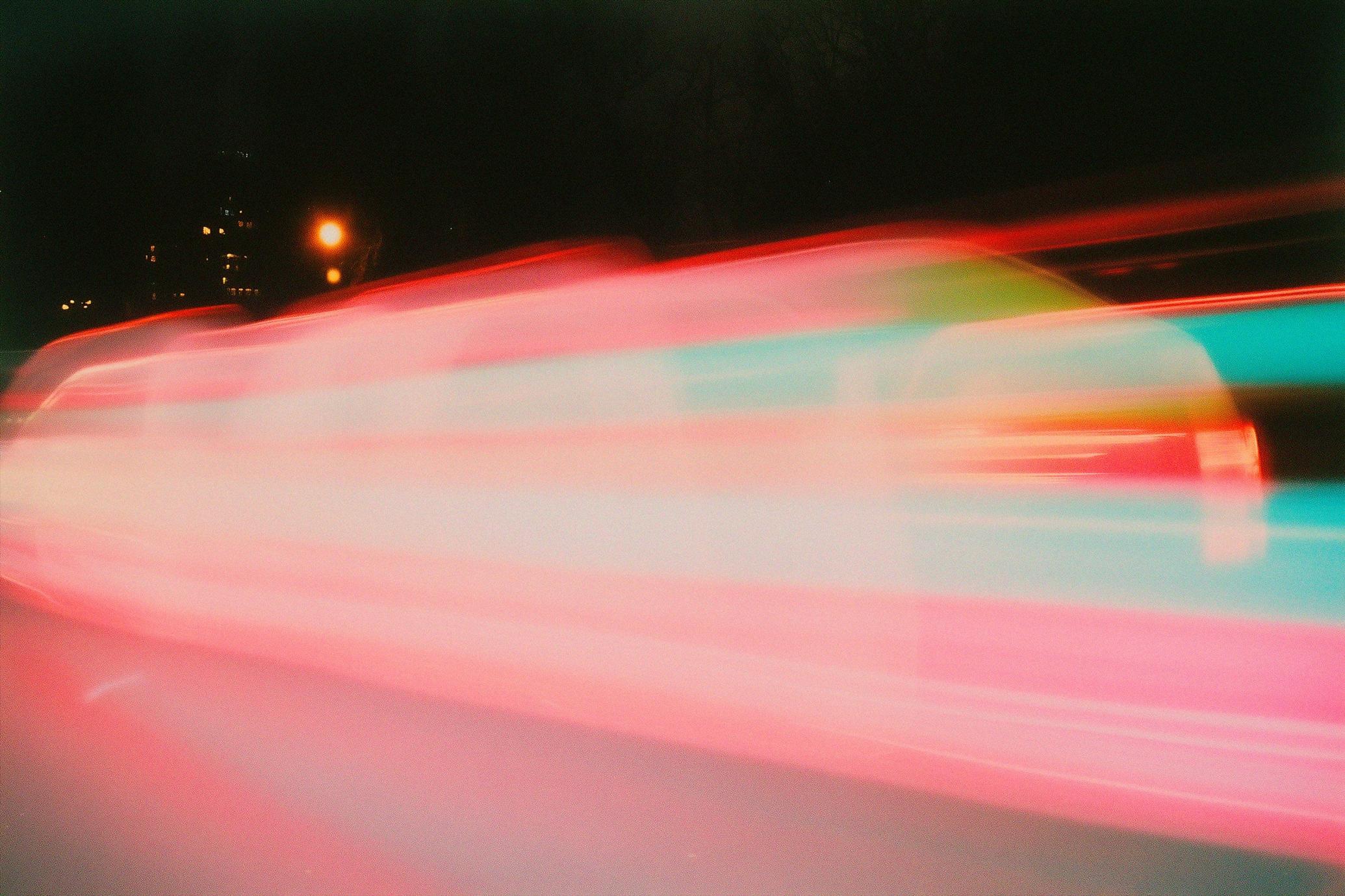 6款抽象艺术都市夜晚霓虹灯光运动模糊渐变背景壁纸图片设计套装Nostalgic Motion Backgrounds , sucaiwan.com