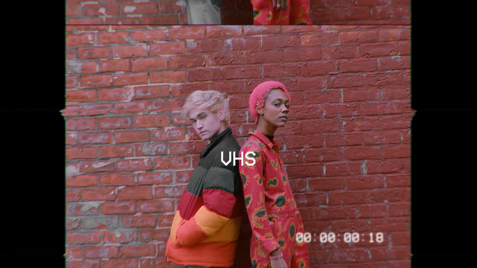 达芬奇预设:复古怀旧电影氛围画面扭曲粗糙噪点VHS机器损坏失真纹理效果 插件预设 第3张-素材湾丨精选海外优质设计素材资源 达芬奇预设:复古怀旧电影氛围画面扭曲粗糙噪点VHS机器损坏失真纹理效果 插件预设 sucaiwan.com