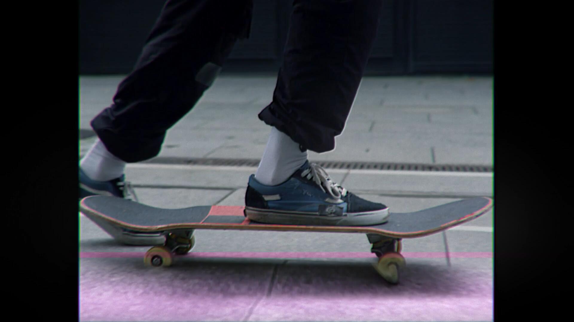 达芬奇预设:复古怀旧电影氛围画面扭曲粗糙噪点VHS机器损坏失真纹理效果 插件预设 第8张-素材湾丨精选海外优质设计素材资源 达芬奇预设:复古怀旧电影氛围画面扭曲粗糙噪点VHS机器损坏失真纹理效果 插件预设 sucaiwan.com