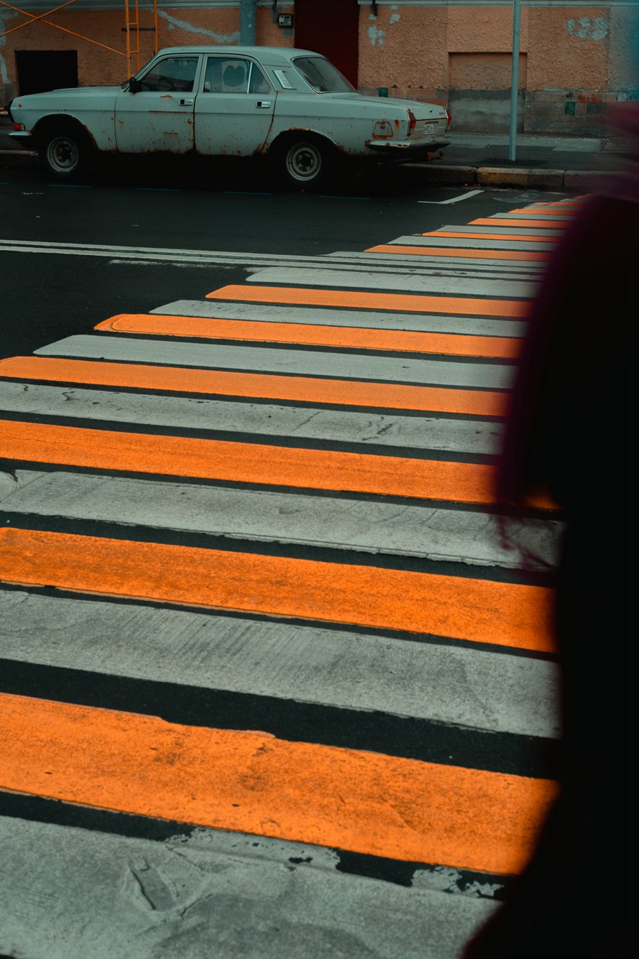 CINEMATOGRAPHE 旅拍风光城市人文扫街人像 夜间摄影 电影胶片模拟 Lightroom Presets 大师预设 by Viktor Balaguer 插件预设 第10张-素材湾丨精选海外优质设计素材资源 CINEMATOGRAPHE 旅拍风光城市人文扫街人像 夜间摄影 电影胶片模拟 Lightroom Presets 大师预设 by Viktor Balaguer 插件预设 sucaiwan.com