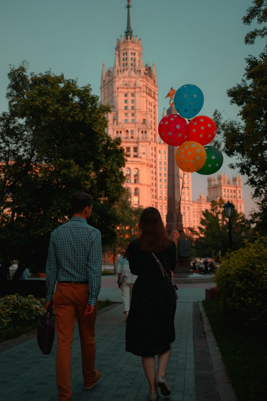 CINEMATOGRAPHE 旅拍风光城市人文扫街人像 夜间摄影 电影胶片模拟 Lightroom Presets 大师预设 by Viktor Balaguer 插件预设 第28张-素材湾丨精选海外优质设计素材资源 CINEMATOGRAPHE 旅拍风光城市人文扫街人像 夜间摄影 电影胶片模拟 Lightroom Presets 大师预设 by Viktor Balaguer 插件预设 sucaiwan.com