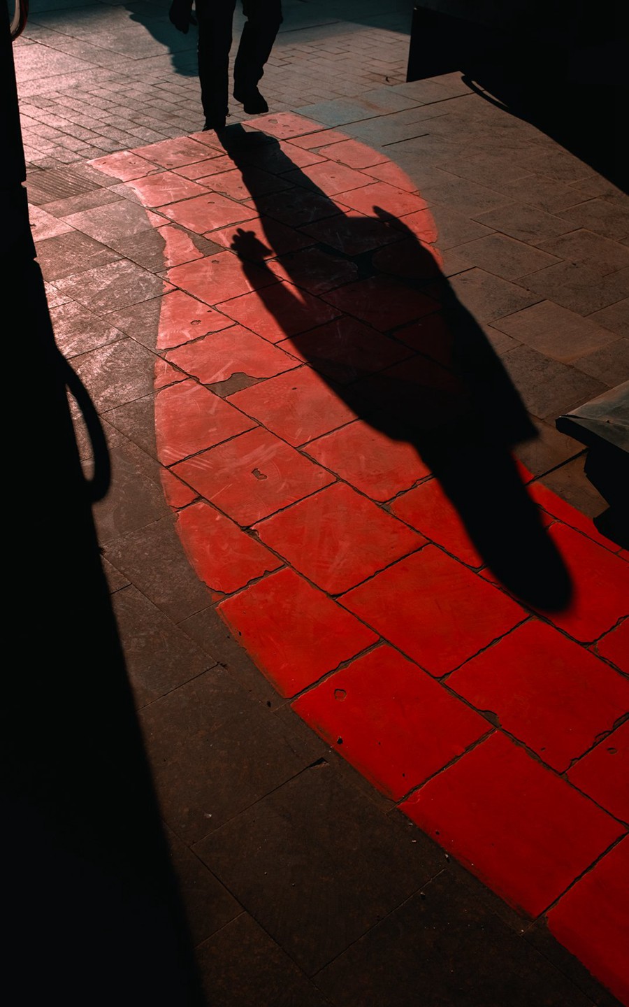 CINEMATOGRAPHE 旅拍风光城市人文扫街人像 夜间摄影 电影胶片模拟 Lightroom Presets 大师预设 by Viktor Balaguer 插件预设 第25张-素材湾丨精选海外优质设计素材资源 CINEMATOGRAPHE 旅拍风光城市人文扫街人像 夜间摄影 电影胶片模拟 Lightroom Presets 大师预设 by Viktor Balaguer 插件预设 sucaiwan.com