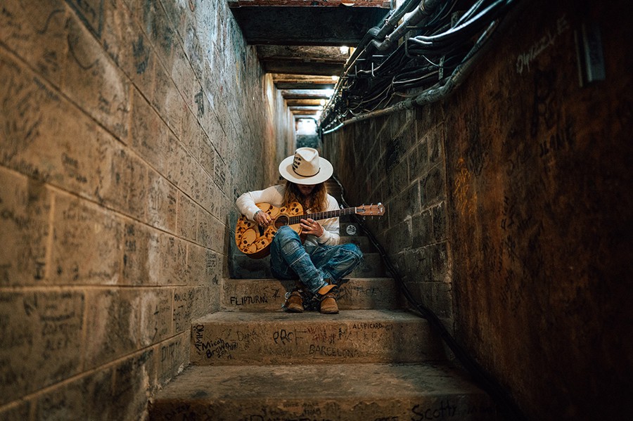 24个复古胶片风格摄影后期人文扫街风光人像旅拍LR预设 PMV5 Lightroom Presets 2024 插件预设 第3张-素材湾丨精选海外优质设计素材资源 24个复古胶片风格摄影后期人文扫街风光人像旅拍LR预设 PMV5 Lightroom Presets 2024 插件预设 sucaiwan.com