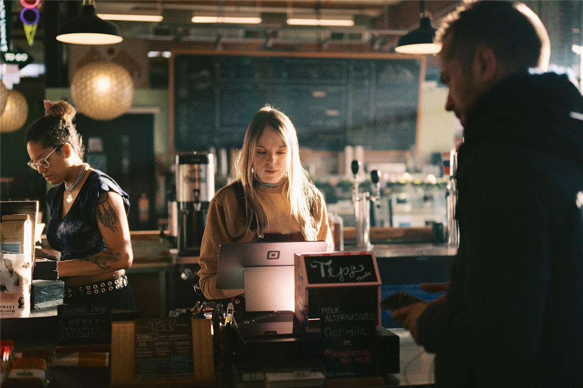 富士800Z/160C风格化胶片模拟婚礼、人像、商业摄影Lightroom调色预设 The Archetype Process - The Green Pack II , 第8张-素材湾丨精选海外优质设计素材资源 富士800Z/160C风格化胶片模拟婚礼、人像、商业摄影Lightroom调色预设 The Archetype Process - The Green Pack II , sucaiwan.com