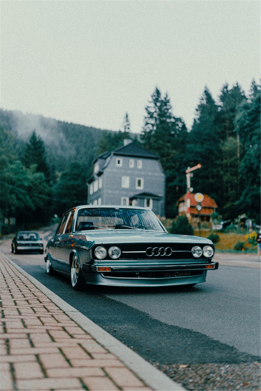 复古怀旧美感35mm胶片模拟色调颗粒汽车商业摄影Lightroom调色预设 Mike Crawat 2024 35MM FILM LOOK PRESETS 插件预设 sucaiwan.com